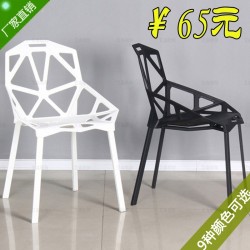 廠家批發(fā)簡(jiǎn)約現(xiàn)代塑料椅子幾何鏤空椅時(shí)尚餐椅戶外休閑辦公接待椅