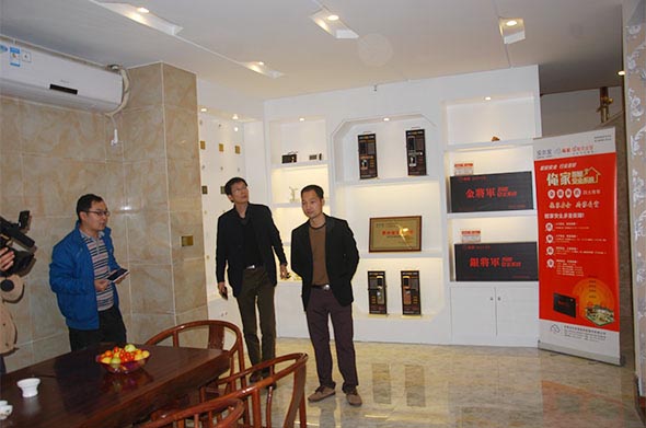 安爾發俺家智能安全館惠州旗艦店產品展示廳一角.jpg