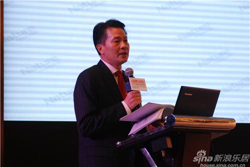 大自然家居(中國)有限公司董事局主席佘學彬發表主題演講