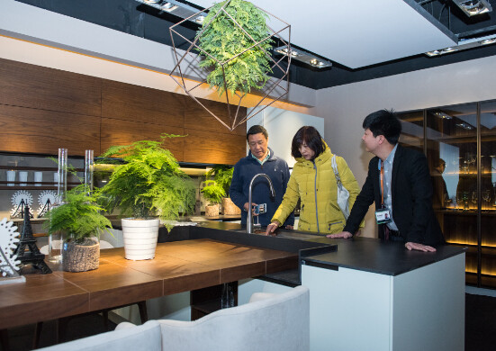 圖為消費(fèi)者體驗(yàn)展廳