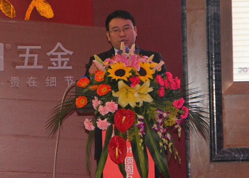 頂固五金事業(yè)部總經(jīng)理陳有斌先生作2015年五金戰(zhàn)略規(guī)劃報告