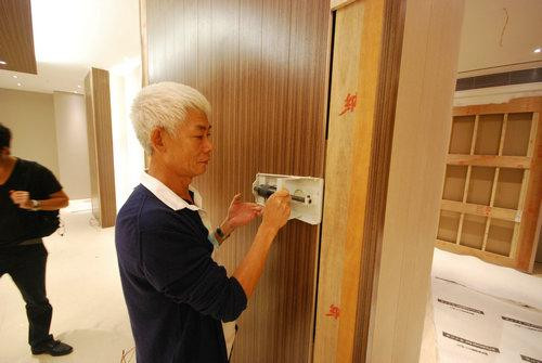迪信總裁梁少禧親臨施工現場，檢驗施工質量