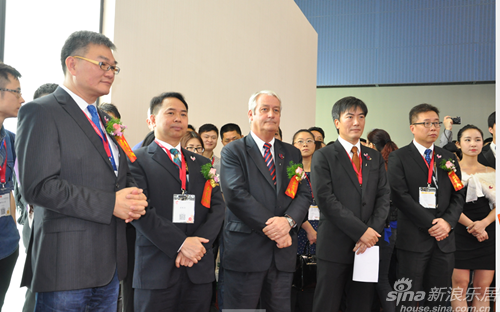 穗寶集團領導出席新聞發布會