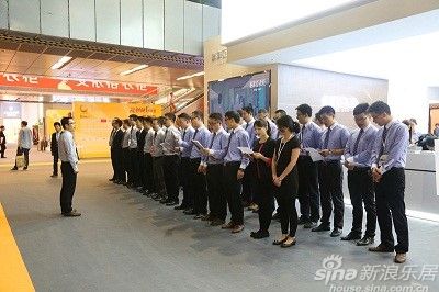 索菲亞&司米小伙伴精神抖擻，嚴(yán)陣以待
