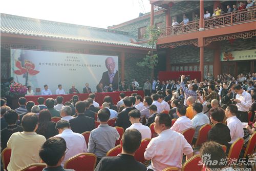 廣州市饒宗頤學(xué)術(shù)藝術(shù)館暨中山大學(xué)饒宗頤研究院開幕慶典現(xiàn)場