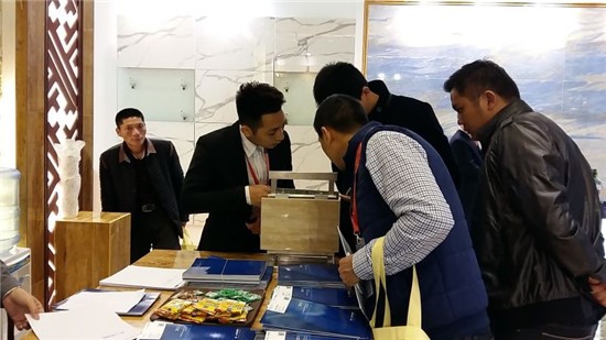 簡(jiǎn)一上海酒店工程與設(shè)計(jì)展 打造“真石”體驗(yàn)，引領(lǐng)高端酒店裝飾風(fēng)潮