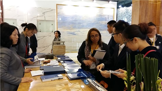 簡(jiǎn)一上海酒店工程與設(shè)計(jì)展 打造“真石”體驗(yàn)，引領(lǐng)高端酒店裝飾風(fēng)潮