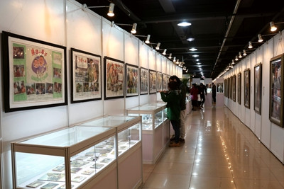 此次展覽，特別展出了老電影海報、劇照等