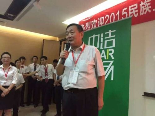 中裝協(xié)總經(jīng)濟(jì)師王本明先生發(fā)言,對金牌衛(wèi)浴品牌實(shí)力予以高度評價(jià) 中裝協(xié)總經(jīng)濟(jì)師王本明先生發(fā)言,對金牌衛(wèi)浴品牌實(shí)力予以高度評價(jià)