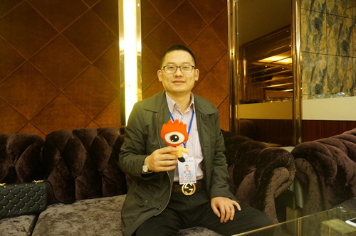 春天集團木門事業(yè)部總經(jīng)理童瑞琪接受新浪家居的采訪
