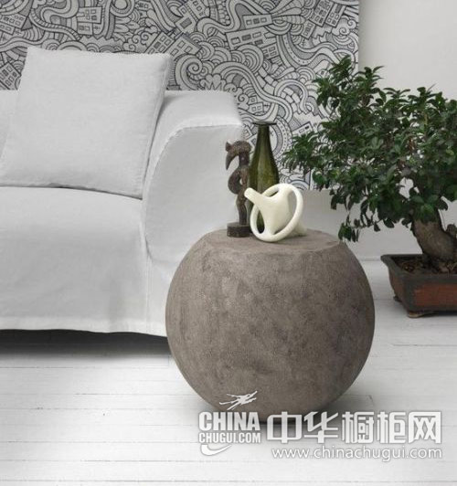 米蘭家具展展品——稀有的火山巖小桌