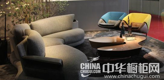米蘭家具展展品——亮色沙發(fā)