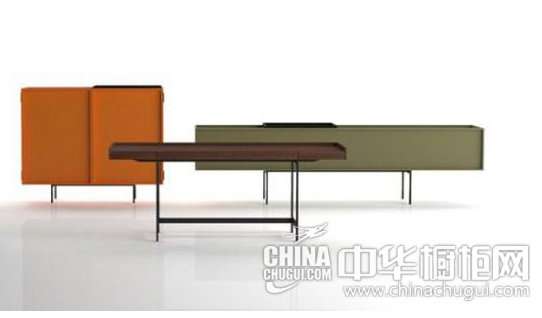 米蘭家具展展品——簡約的立柜和桌子