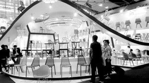 家居展上塑料家具色彩繽紛