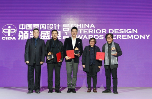 2016晶麒麟-生活藝術(shù)家大獎授予林學(xué)明、王中、林依輪。
