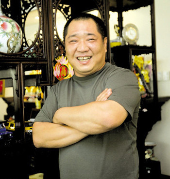 龍發裝飾董事長 王顯
