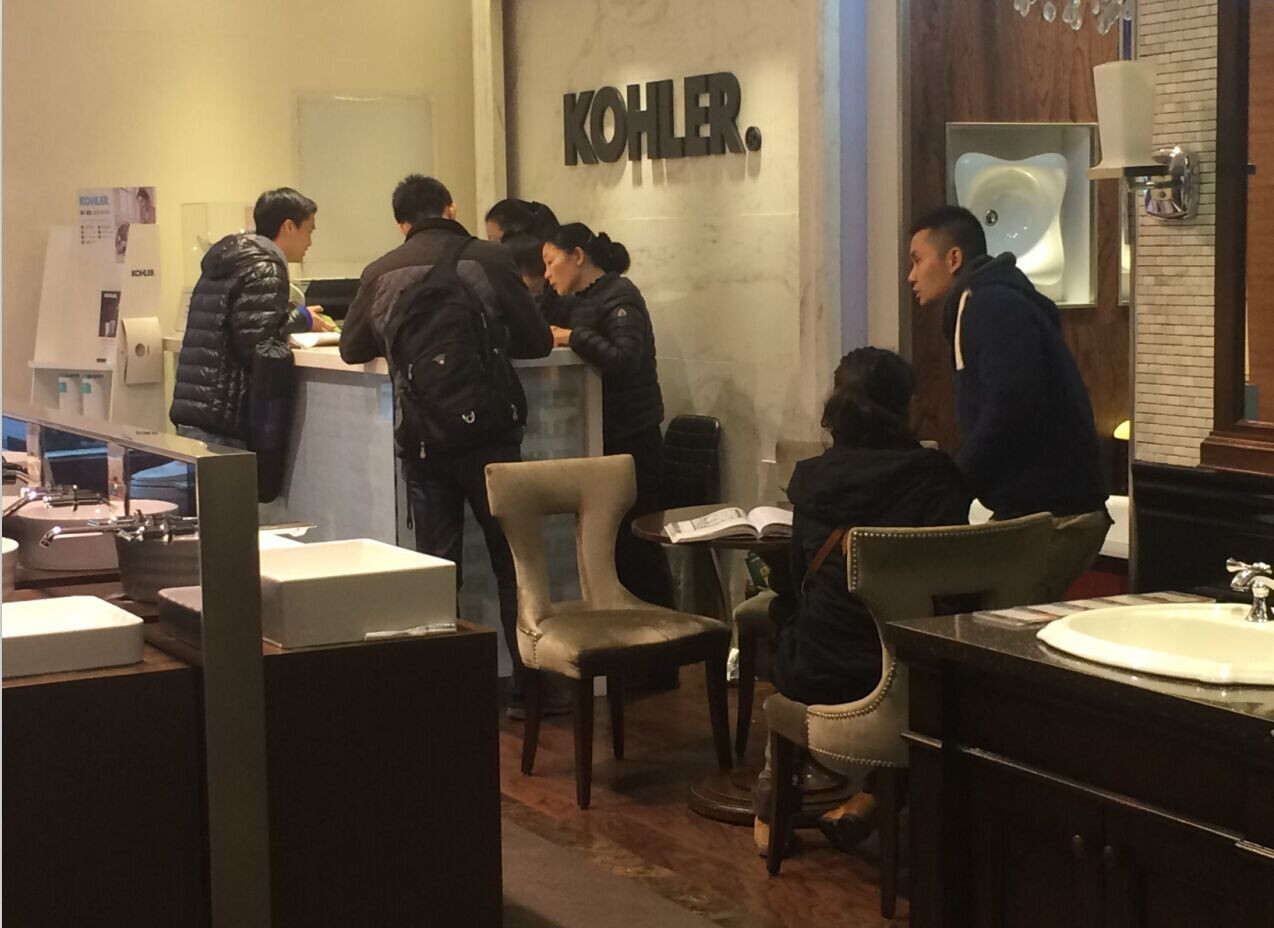 科勒店內顧客絡繹不絕