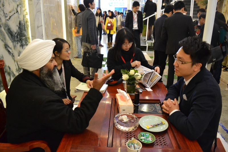 與國外客戶洽談