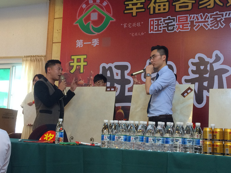 特地陶瓷總部代表介紹產(chǎn)品