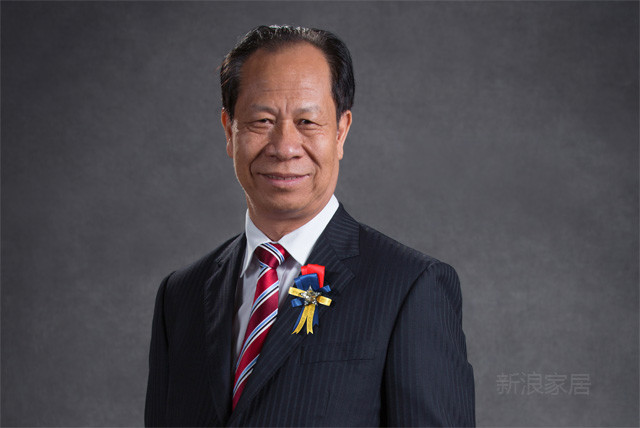廣東省家具商會會長、中山四海家具制造有限公司總裁何志雄 廣東省家具商會會長、中山四海家具制造有限公司總裁何志雄