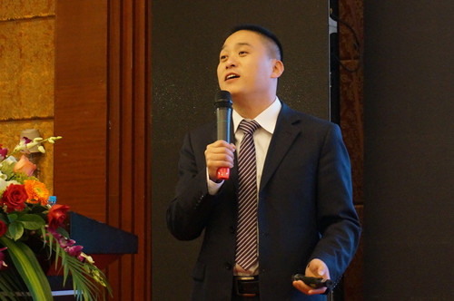 杜總發表演講