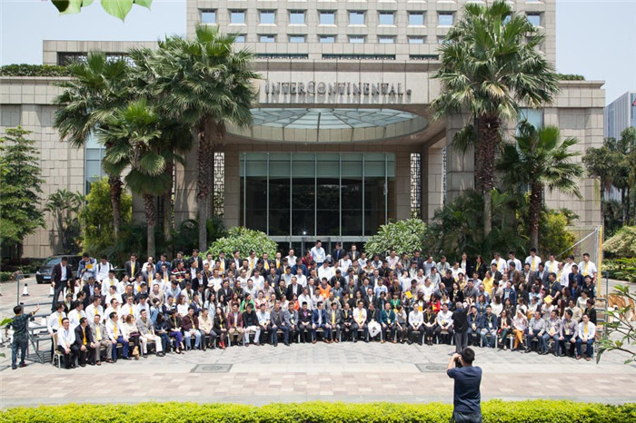 22、4月13日,亞細(xì)亞磁磚經(jīng)銷商峰會(huì)大合影!.jpg