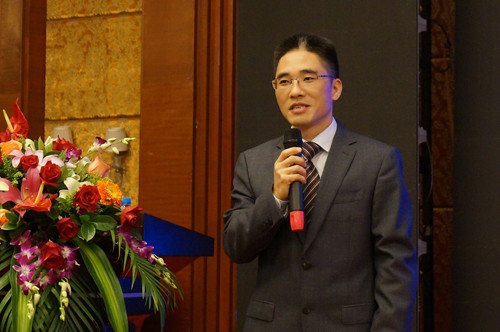 廖總發表演講