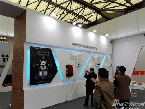 萬和S級高端智能燃氣熱水器吸引參展者眼球