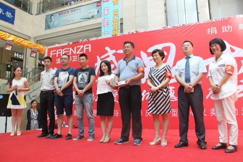 福利院接受法恩莎捐贈 福利院接受法恩莎捐贈
