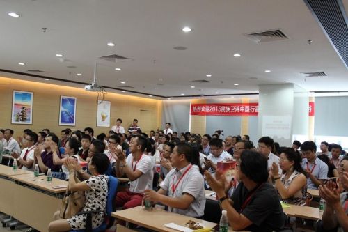金牌衛(wèi)浴的品牌實(shí)力和溫馨愛家的文化理念,贏得了嘉賓們熱烈的掌聲 金牌衛(wèi)浴的品牌實(shí)力和溫馨愛家的文化理念,贏得了嘉賓們熱烈的掌聲