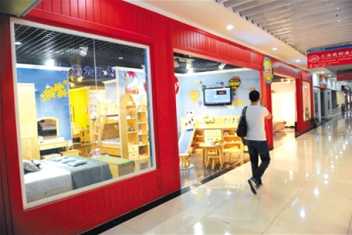 市場上的兒童家具在外觀、用料等方面同質(zhì)化現(xiàn)象普遍存在,實木兒童家具更是“重災區(qū)”