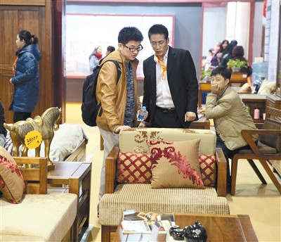 網絡新鮮的營銷方式能夠精準定位有消費需求的群體,并成功地引流到店內。