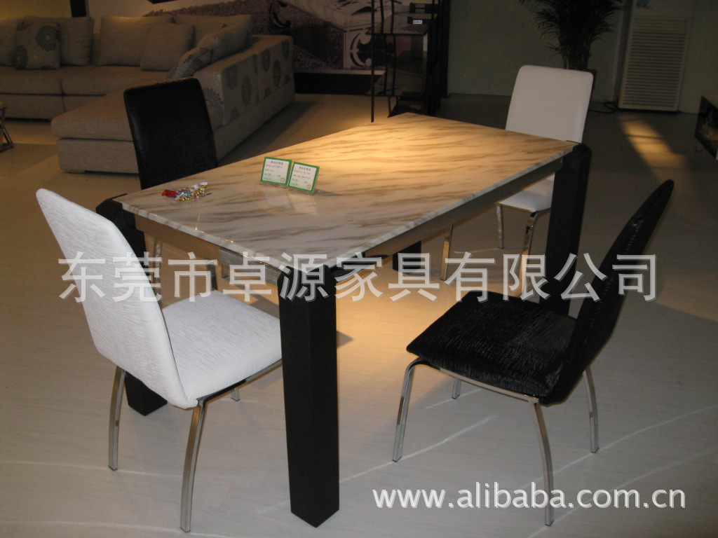 供應不銹鋼架家具、桌類、不銹鋼餐桌，大理石餐桌，ZY-B016