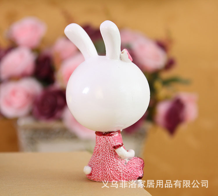 淘寶熱銷！可愛樹脂擺件 家居辦公裝飾品 兔子吊腳娃娃批發(fā) SA216